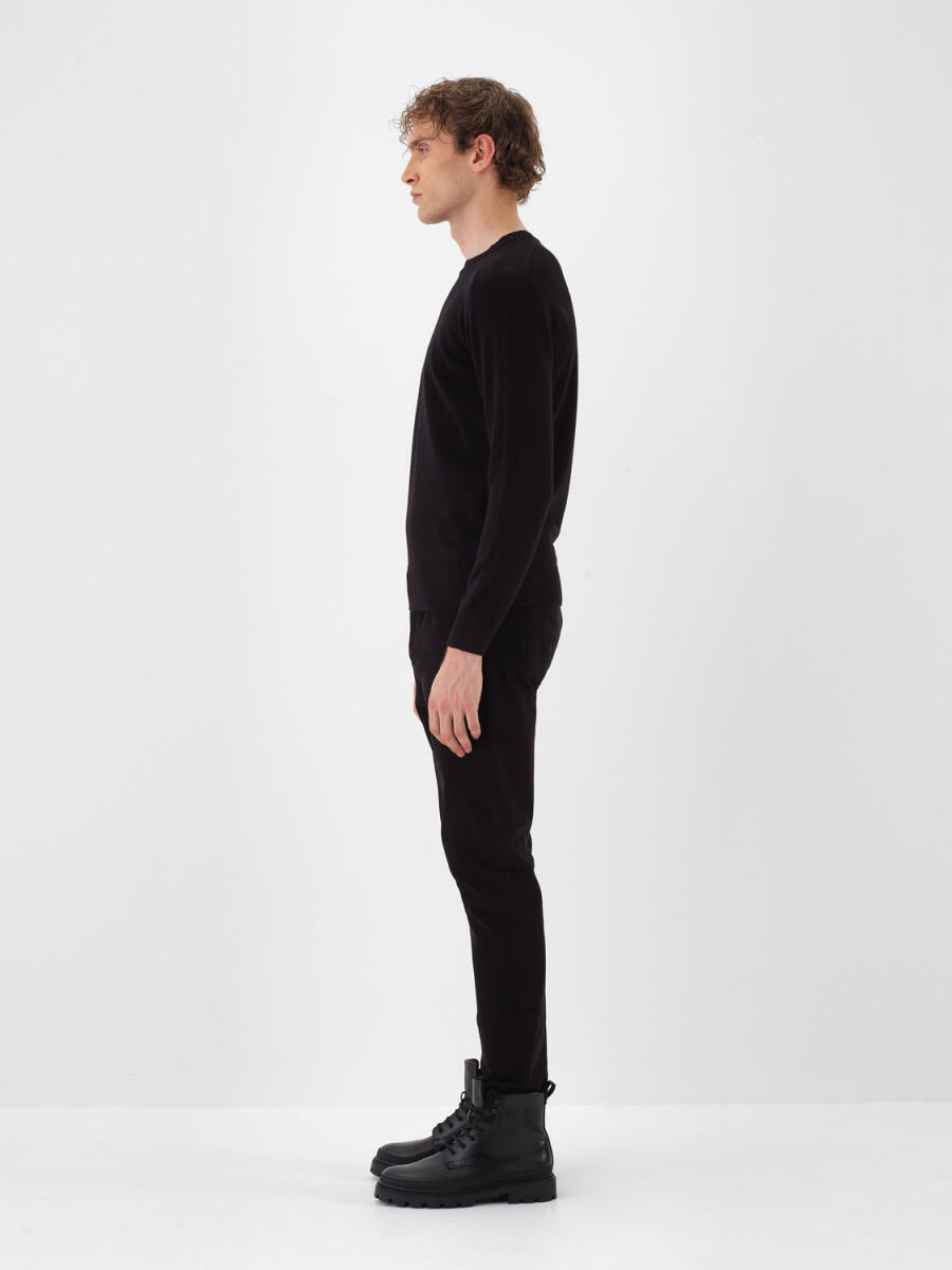 Wool Crew Neck Basic Sweater - 11