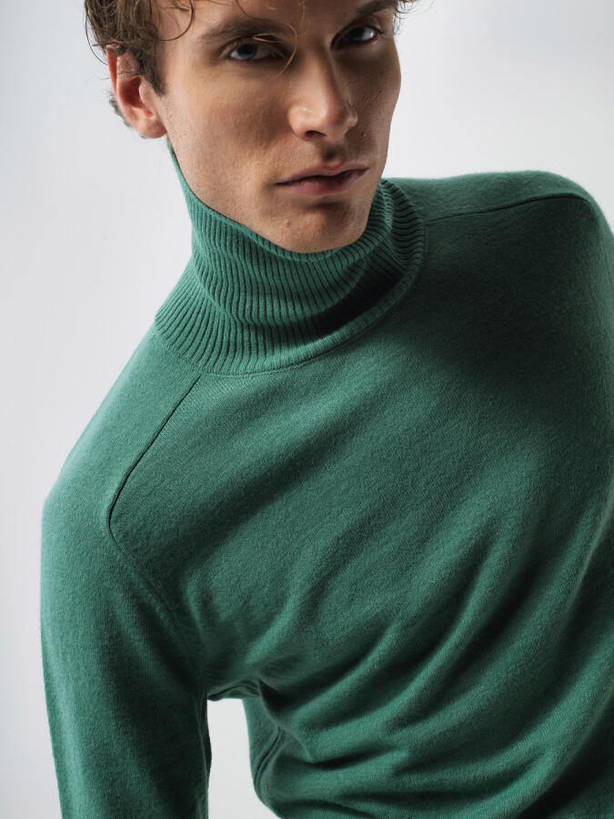 Wool Turtleneck Basic Sweater Green