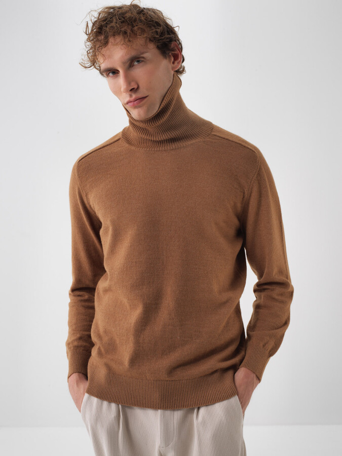 Wool Turtleneck Basic Sweater Camel