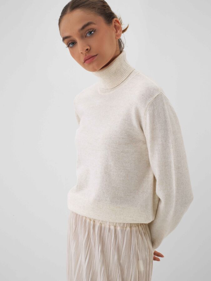 Wool Basic Turtleneck Sweater Ecru