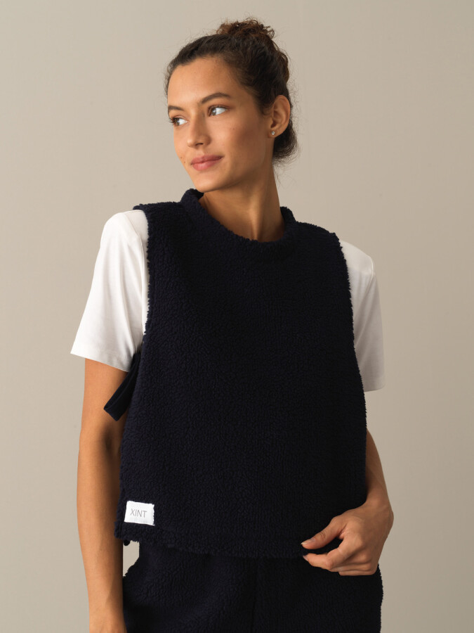 Crew Neck Regular Fit Lamb Vest - XINT